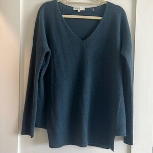 White + Warren cashmere v neck sweater